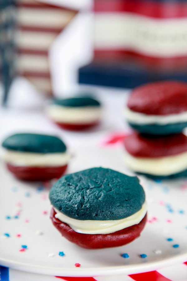 Patriotic Whoopie Pies #patriotic #whoopiepie #dessert #recipe #redwhiteblue