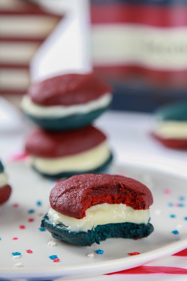 Patriotic Whoopie Pies #patriotic #whoopiepie #dessert #recipe #redwhiteblue