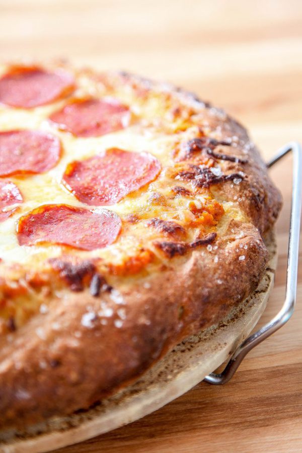 how to make pretzel pizza crust