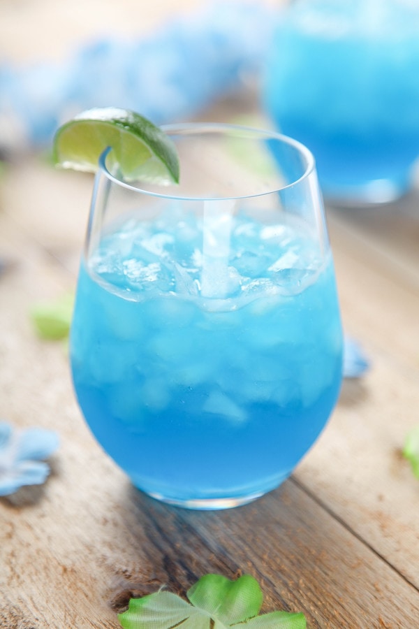 Easy 4 Ingredient Blue Margaritas - Baking Beauty