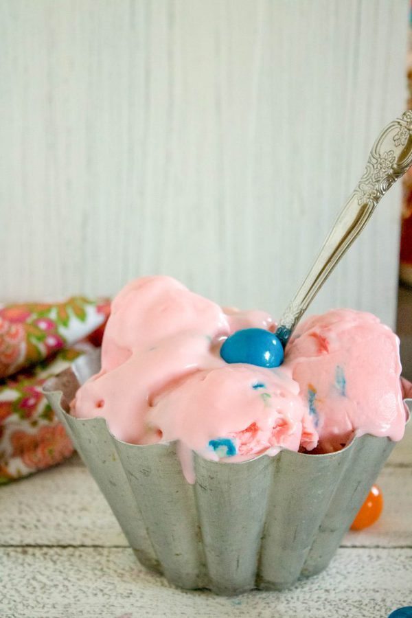 Easy No Churn Bubblegum Ice Cream - Baking Beauty