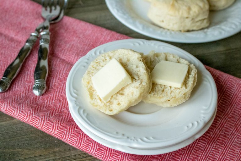 how to make buttermilk biscuits
