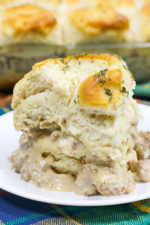 biscuits and gravy casserole