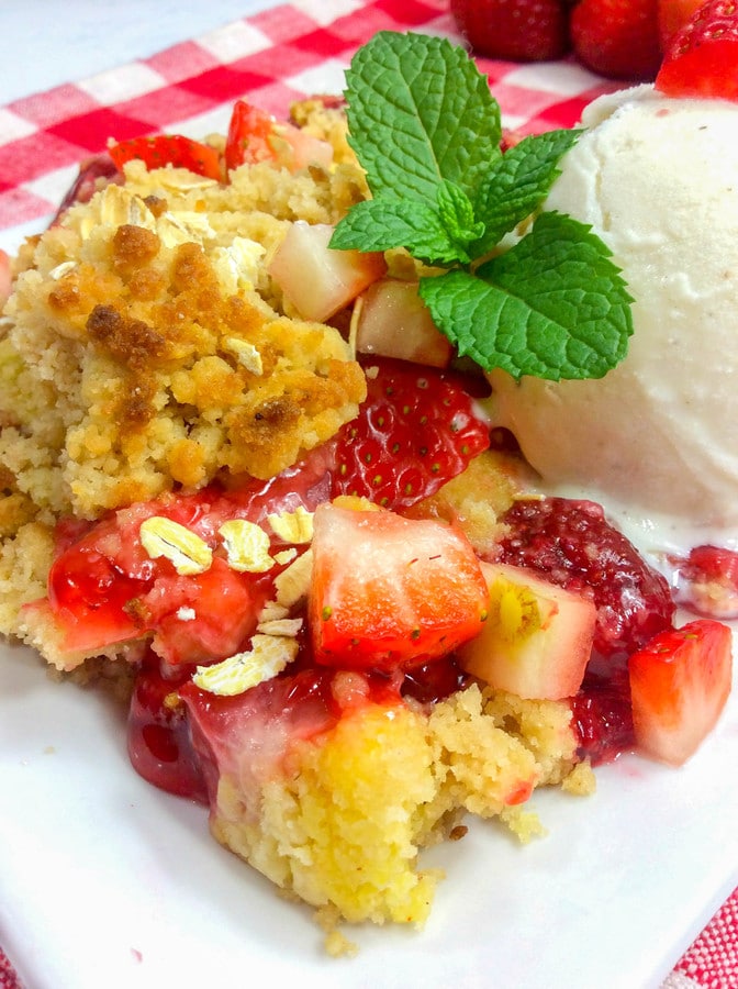 SUPER EASY STRAWBERRY DUMP CAKE Baking Beauty