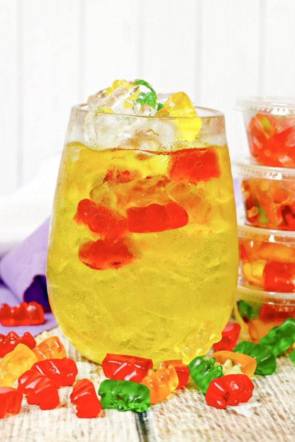 Gummy Bear Drink With Boozy Gummy Bears