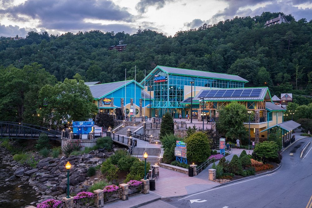 the building and grounds of ripley's aqarium of the smokies in pidgeon forge tennessee