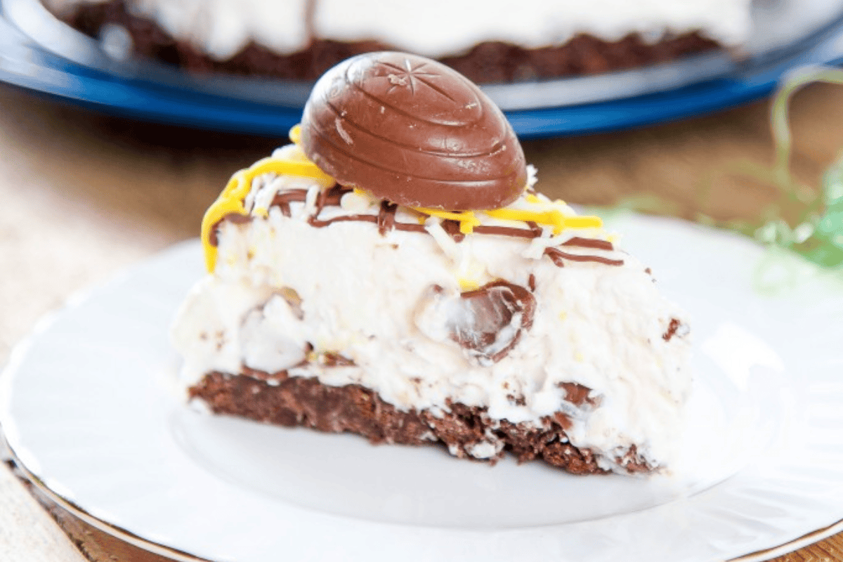 Creme Egg Cheesecake on a plate.