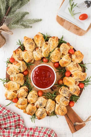 Overhead view of Pigs In A Blanket Wreath.