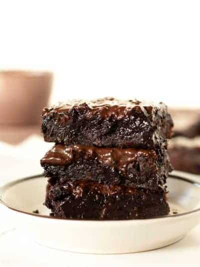 Fudgy high-protein chocolate chickpea brownies (vegan and gluten-free dessert).