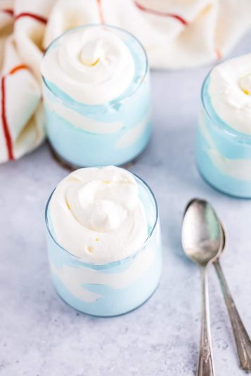 Jello desserts in single servings.