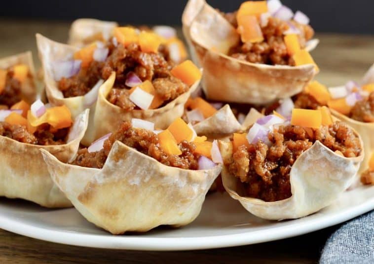 A plate of Sloppy Joe Wonton Cups.