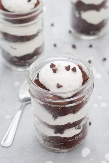 Dr Pepper Mason Jar Cupcakes, the cutest, no-mess cupcakes, perfect for your game day spread.