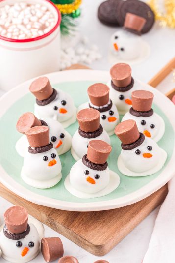 Melted Snowman Oreo Balls hero image.